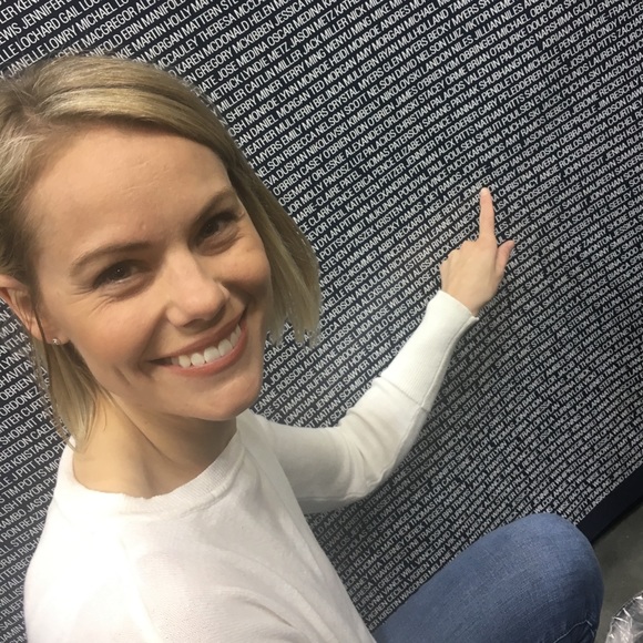 Meet your Posher, Jennifer - Picture 1 of 1